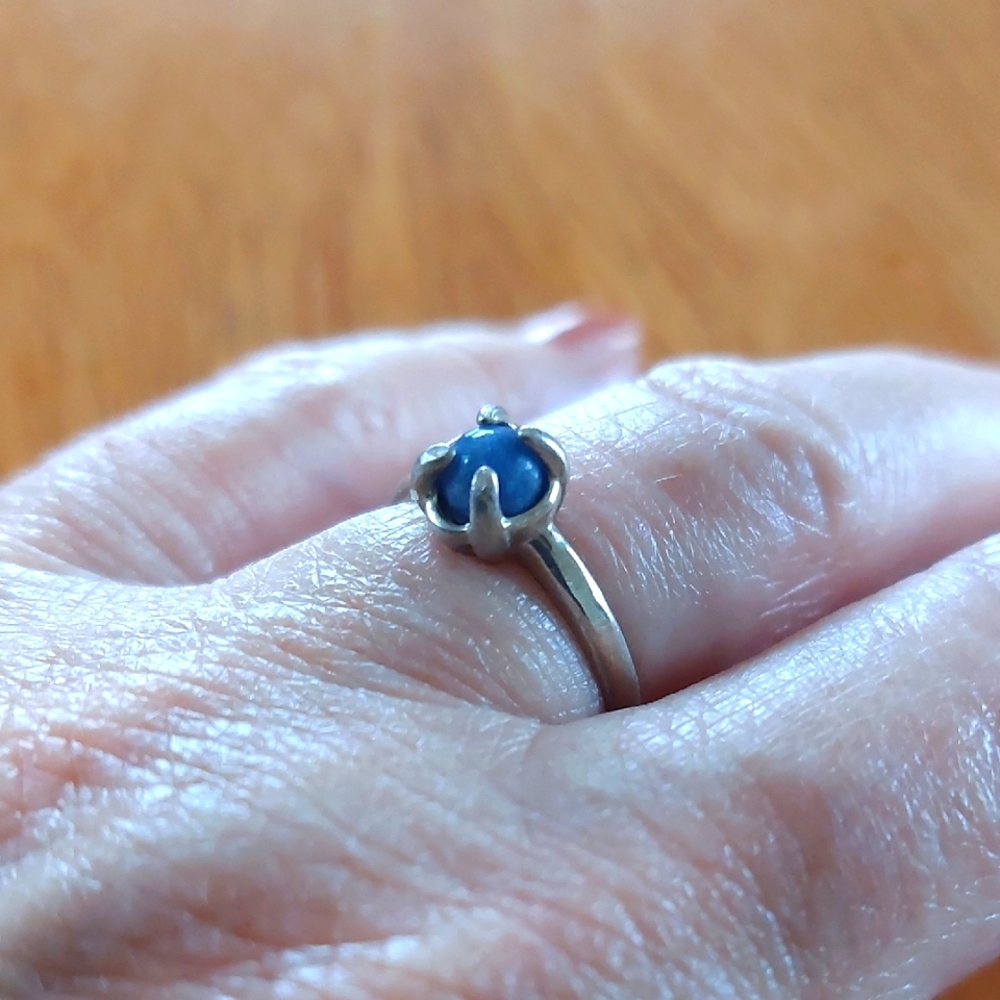 Elegant Silver and Blue Women's Ring